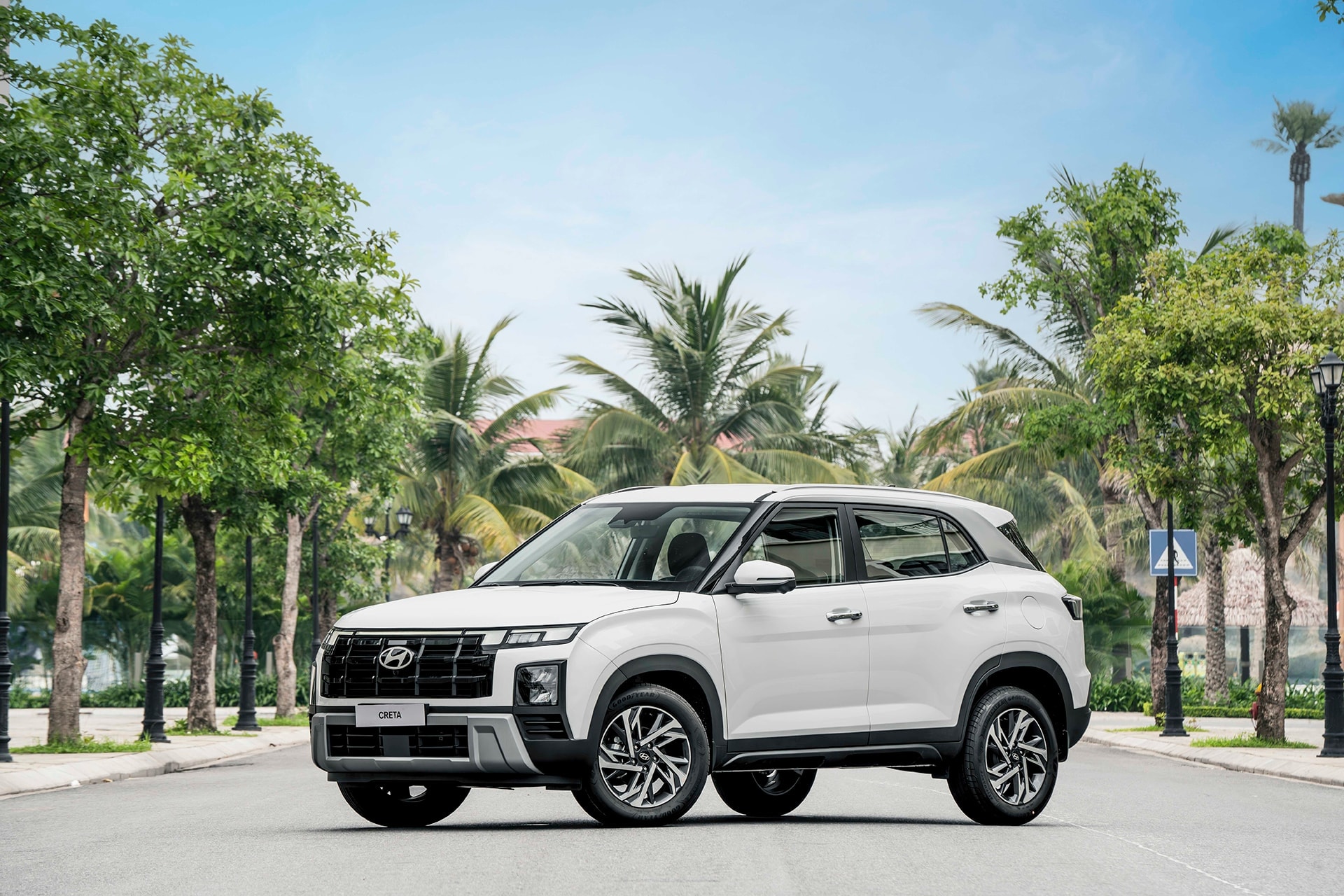 Mặt trước lưới tản nhiệt Parametric Jewel và cụm đèn định vị DRL dạng ẩn Hyundai Creta