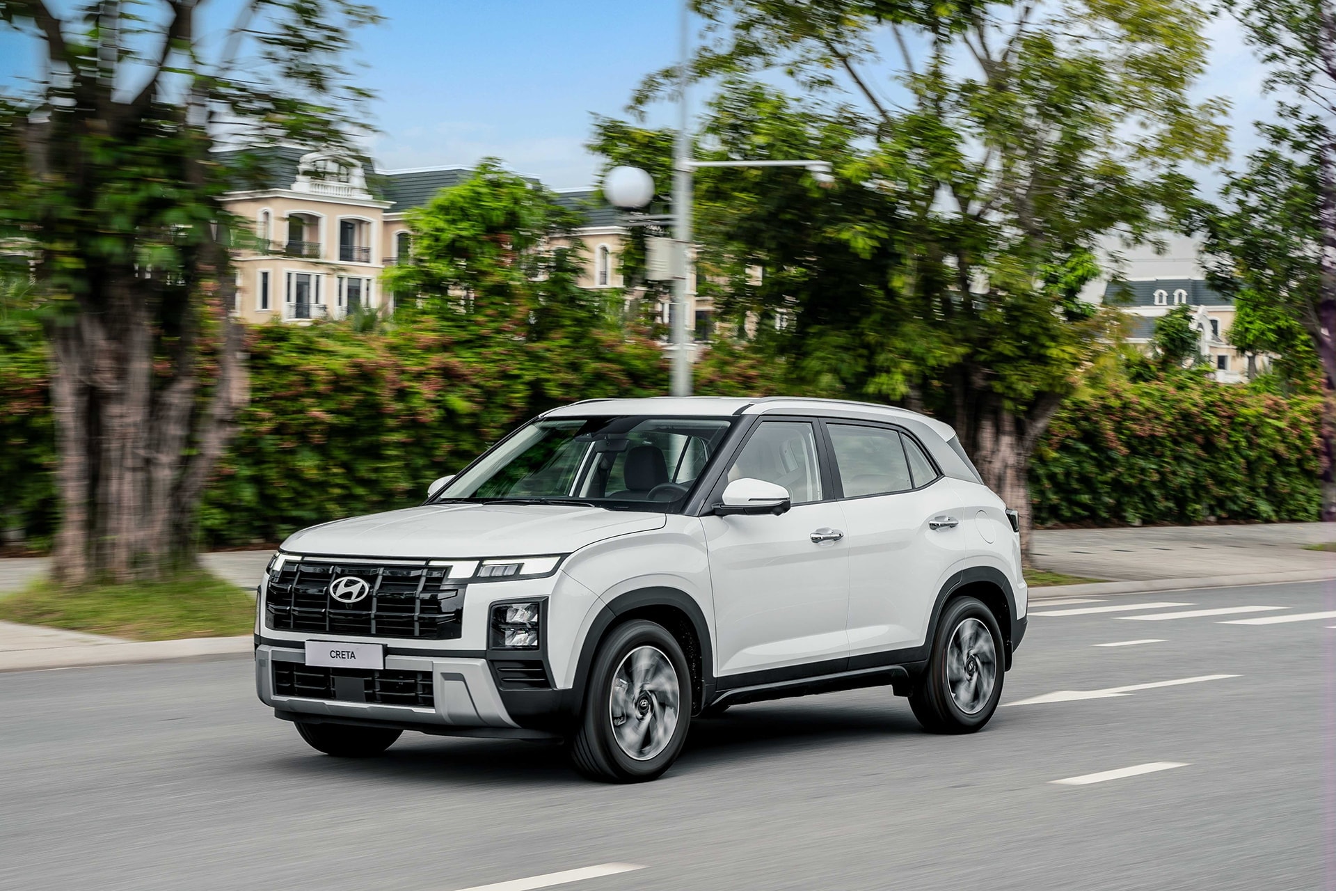 Đuôi xe thiết kế mới với cụm đèn hậu LED chữ H nối liền Hyundai Creta