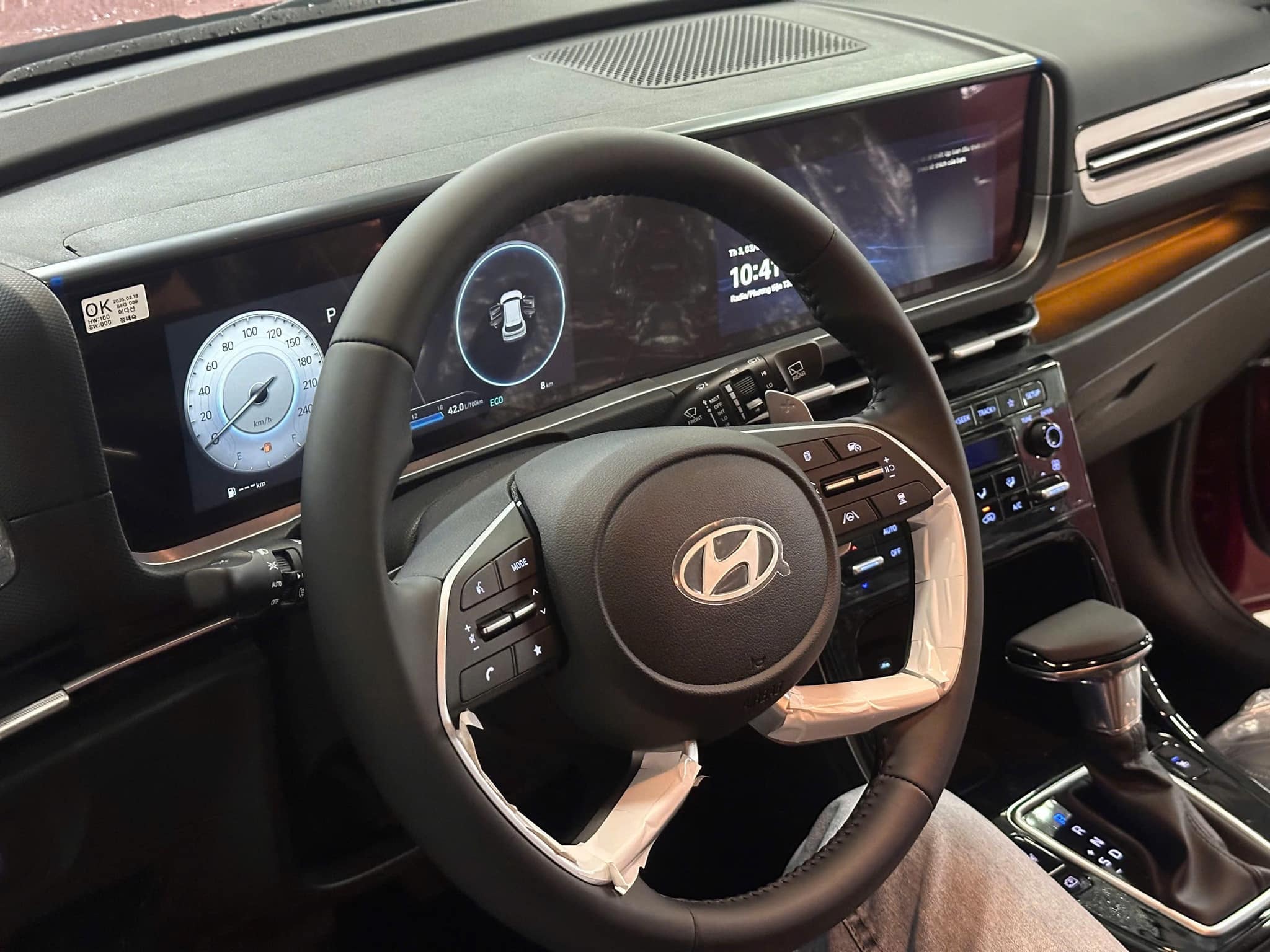 Màn hình kép 10.25 inch liền khối cùng bảng điều khiển hiện đại Hyundai Creta