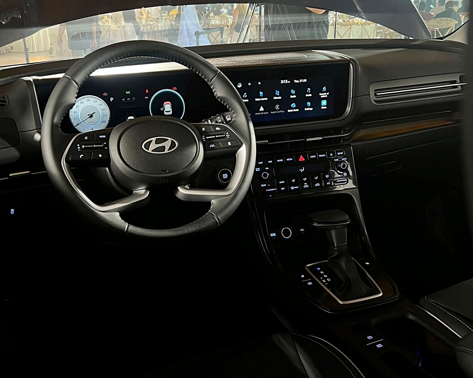 Cụm điều khiển điều hòa tự động với các phím bấm sắp xếp hợp lý Hyundai Creta