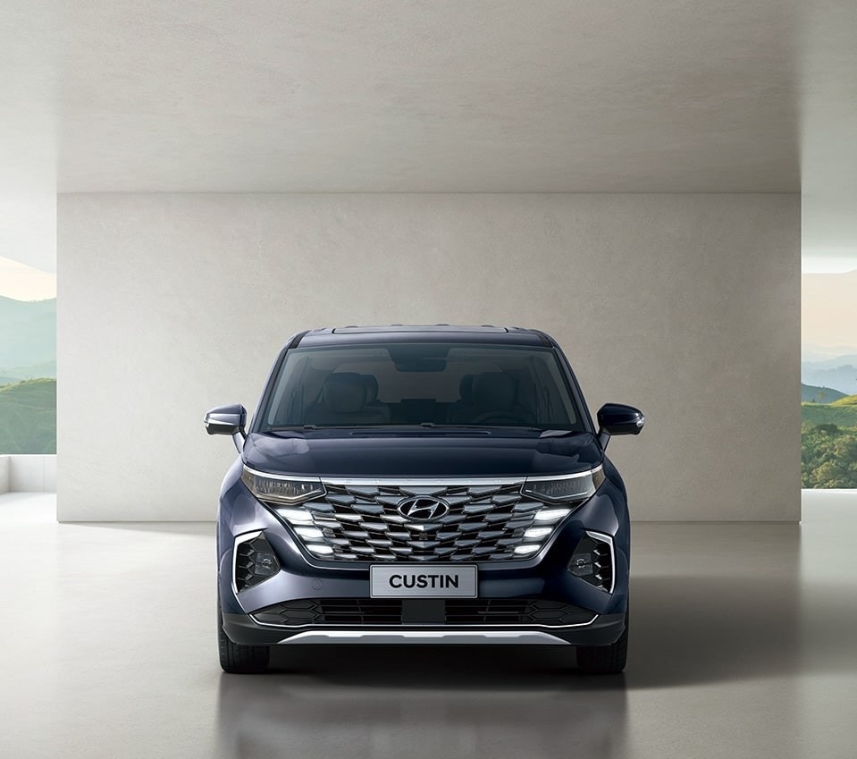 Mặt trước thể thao phong cách Parametric Dynamic của Hyundai Custin