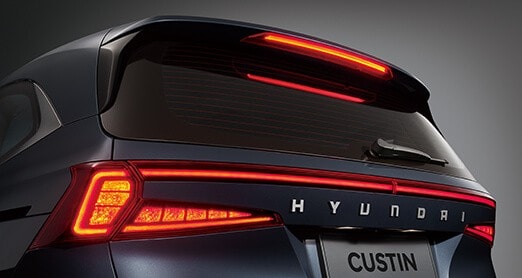 Cụm đèn hậu LED chữ H nối liền đuôi xe Hyundai Custin