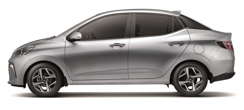 Thân xe thanh thoát phong cách sedan với trục cơ sở 2.450 mm