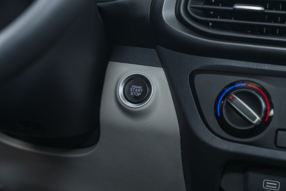 Chìa khóa thông minh và nút bấm khởi động Start/Stop Engine
