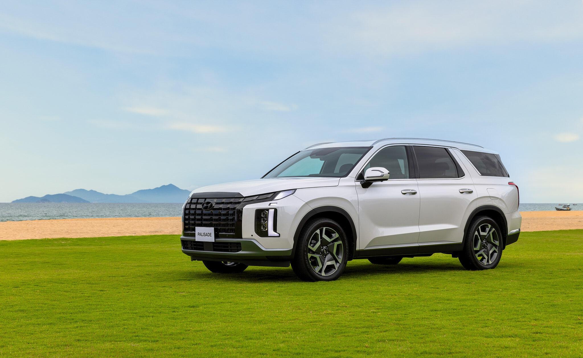 Trang bị an toàn chủ động và thụ động tiêu chuẩn 6 túi khí Hyundai Santa Fe