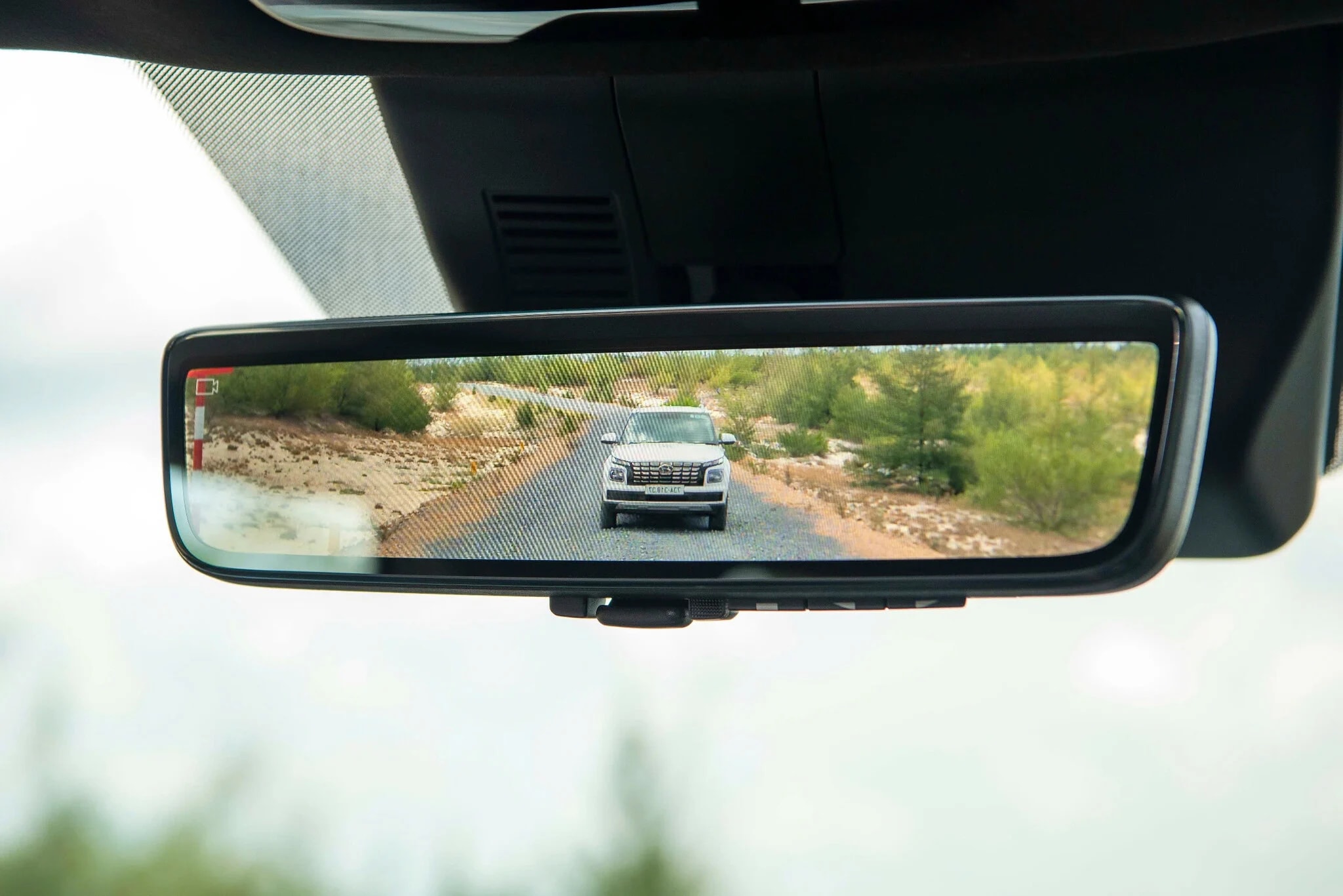 Gương chiếu hậu kỹ thuật số chống chói tự động tích hợp camera phía sau Hyundai Santa Fe