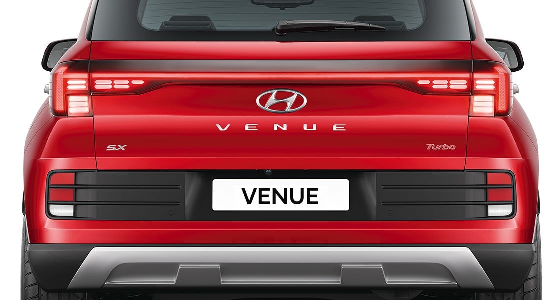 Lưới tản nhiệt thác nước mạ chrome sang trọng Hyundai Venue
