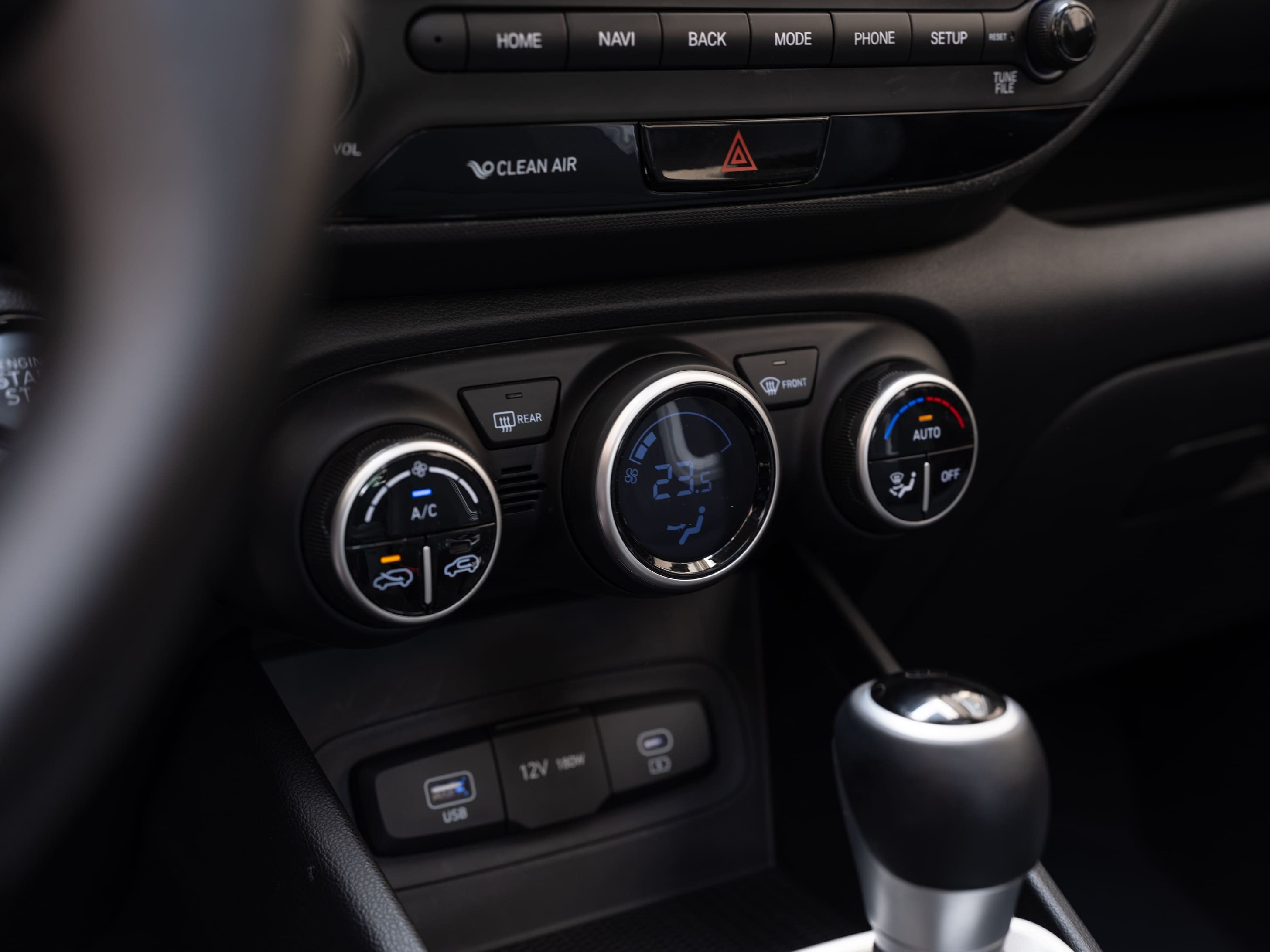 Bảng đồng hồ kỹ thuật số Digital hiện đại trên Hyundai Venue